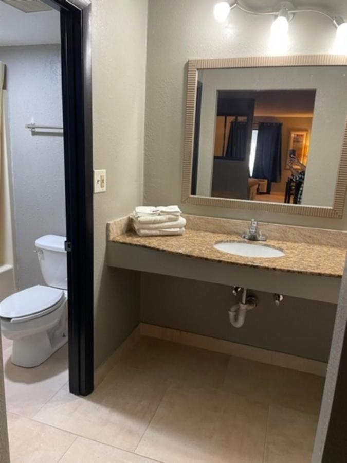 Guest Inn Лейк Сити Екстериор снимка
